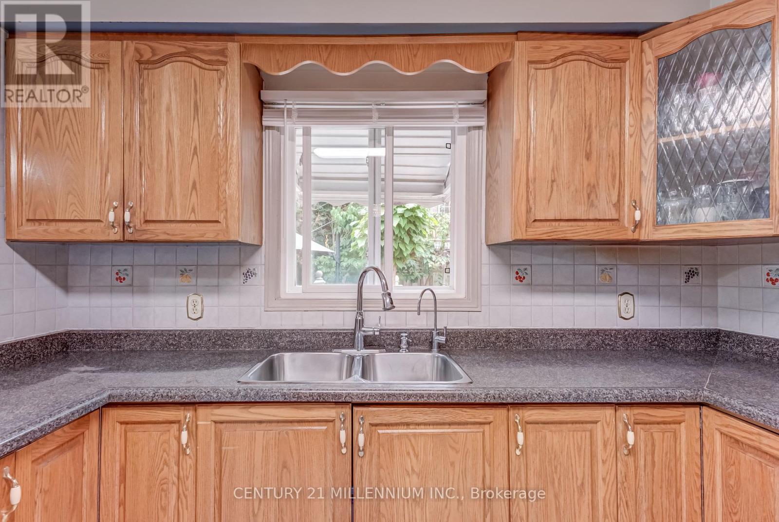 61 Castlehill Road, Brampton, Ontario  L6X 4C9 - Photo 10 - W12235084