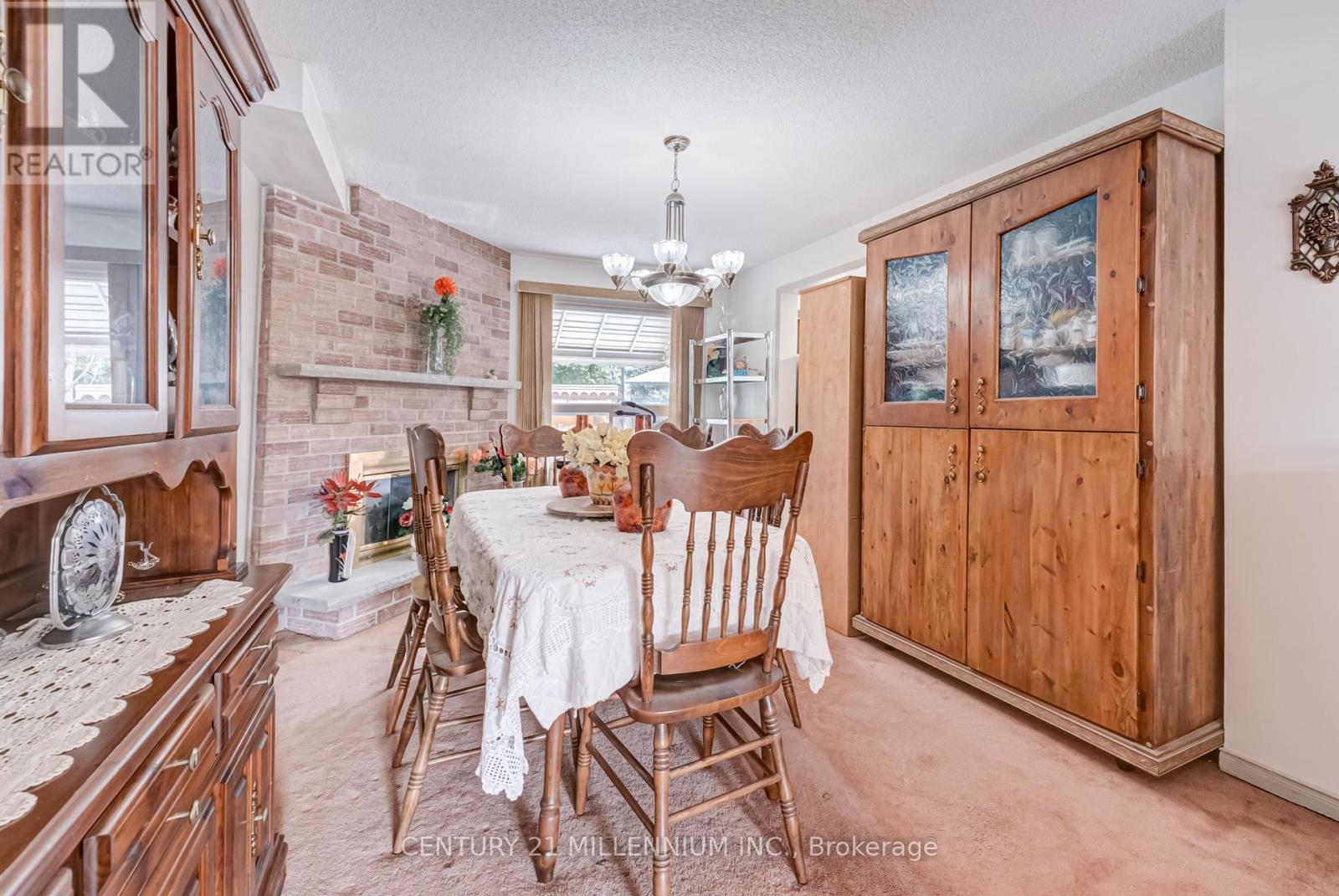 61 Castlehill Road, Brampton, Ontario  L6X 4C9 - Photo 6 - W12235084