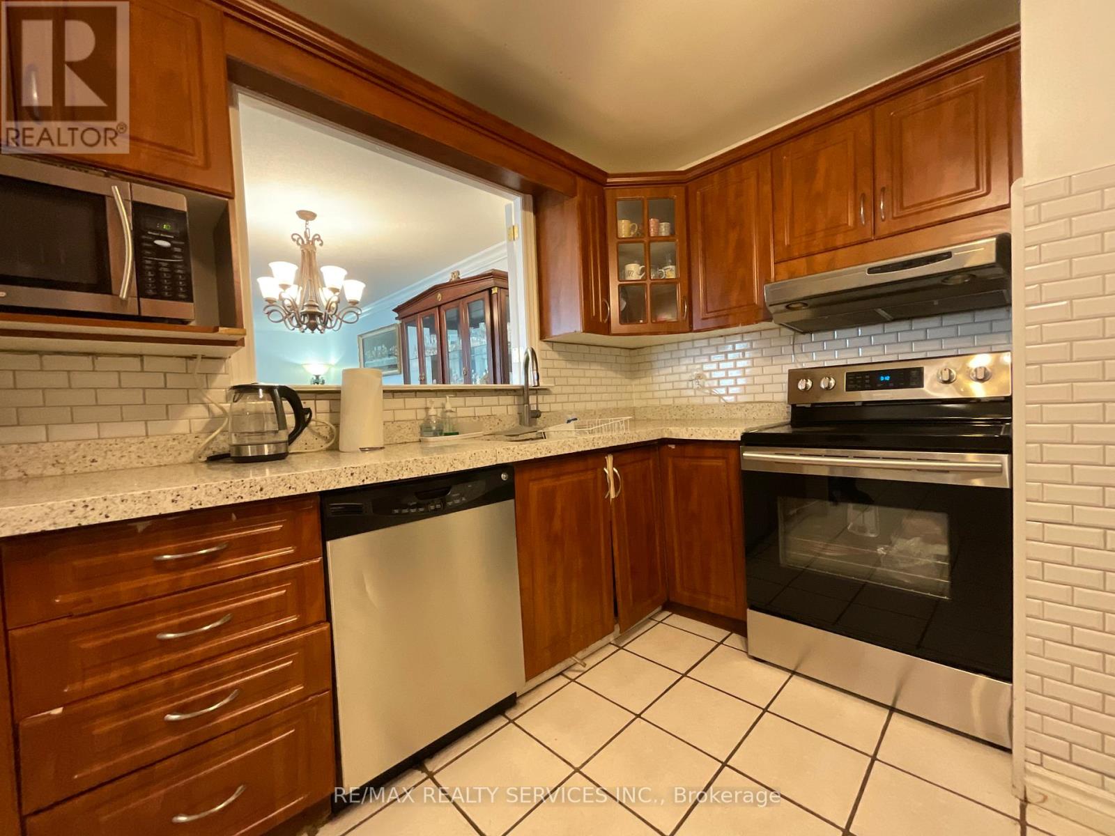 706 - 2323 Confederation Parkway, Mississauga, Ontario  L5B 1R6 - Photo 10 - W12235298