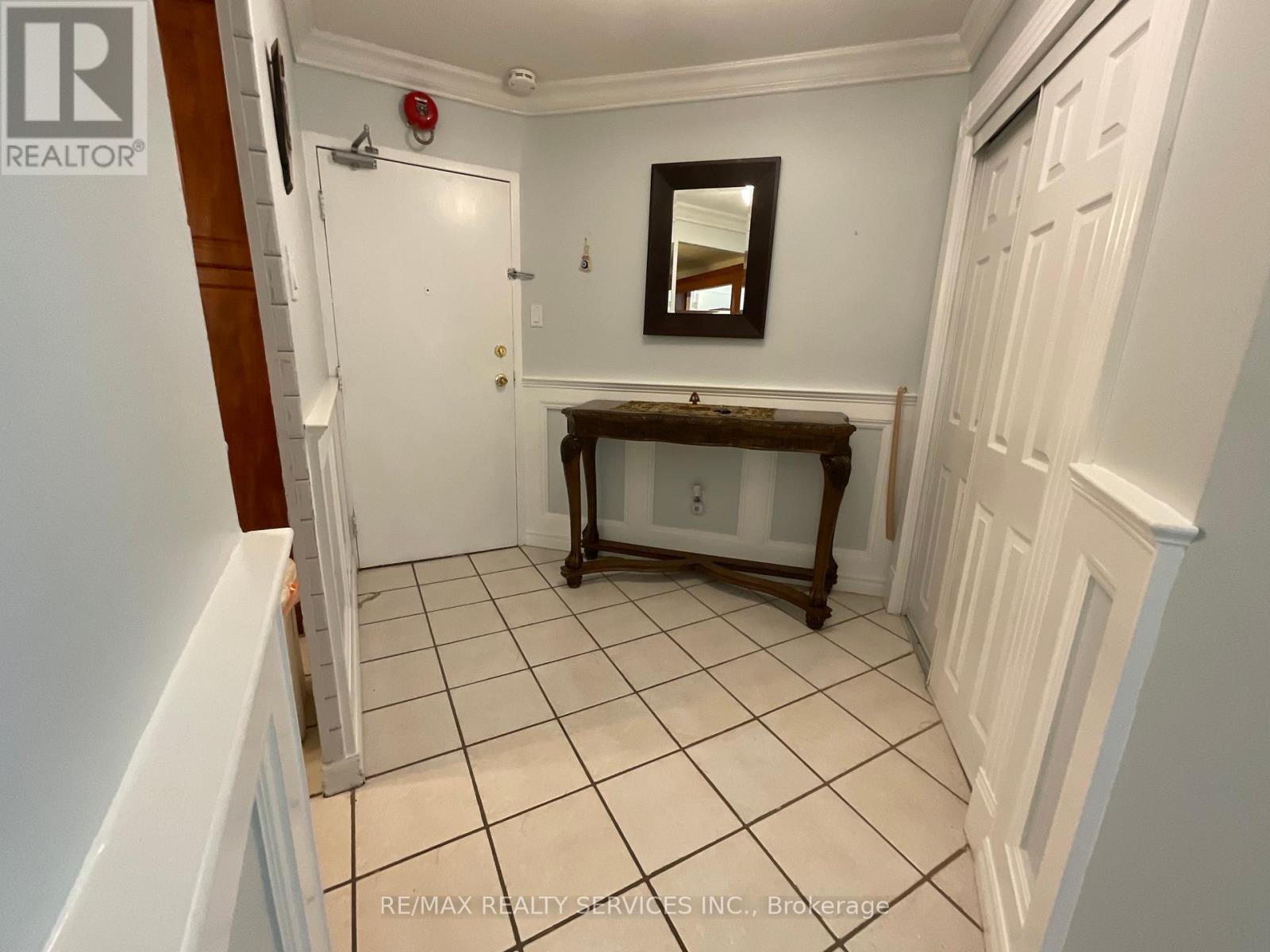 706 - 2323 Confederation Parkway, Mississauga, Ontario  L5B 1R6 - Photo 5 - W12235298