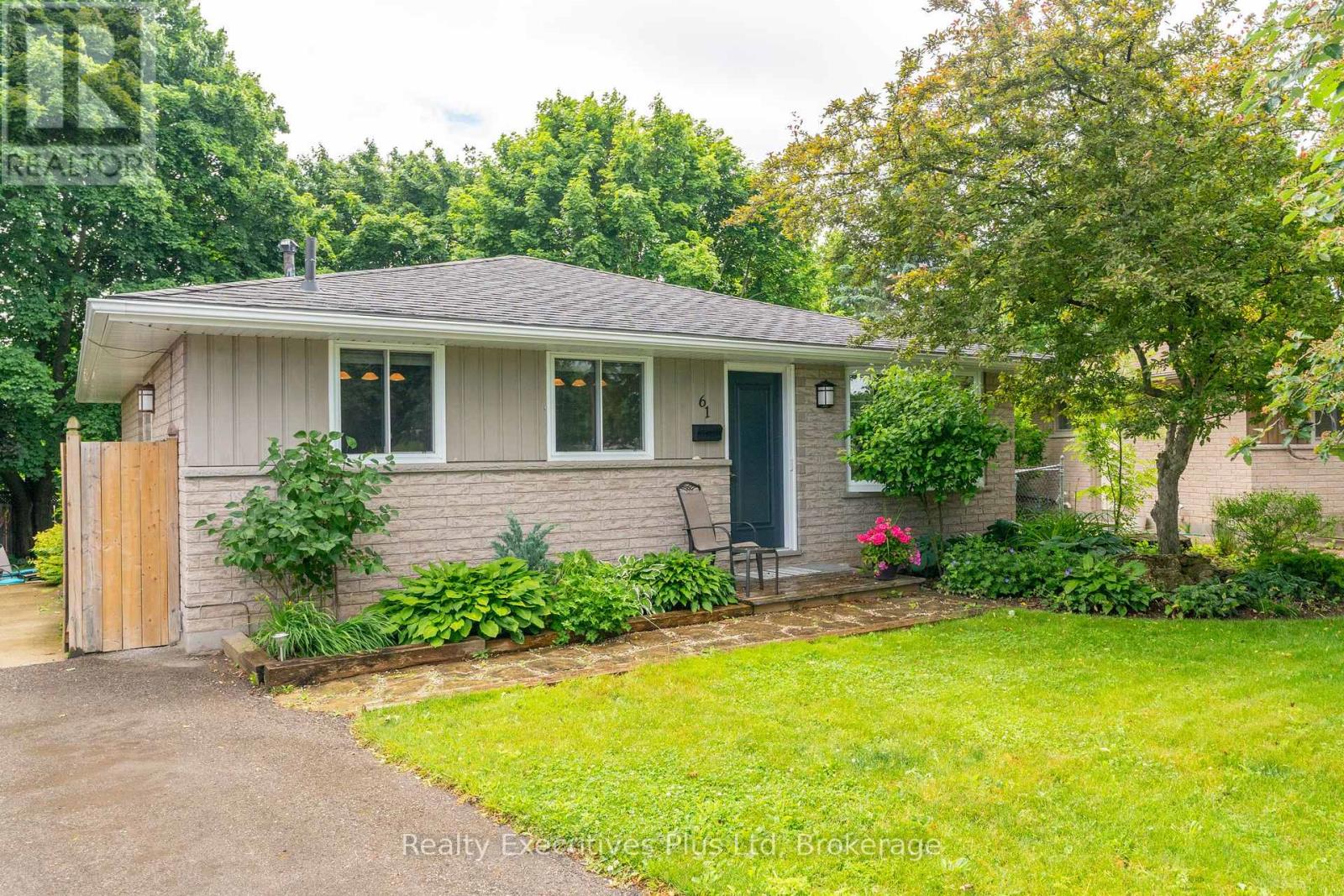 Property at 61 MCILWRAITH CRESCENT image 2