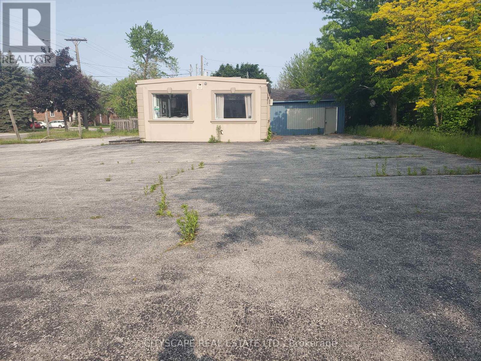 925 Queensdale Avenue, Hamilton, Ontario  L8V 1N5 - Photo 1 - X12235299