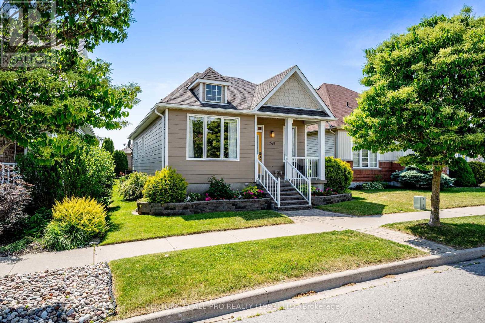 Property at 745 PRINCE OF WALES DRIVE image 1
