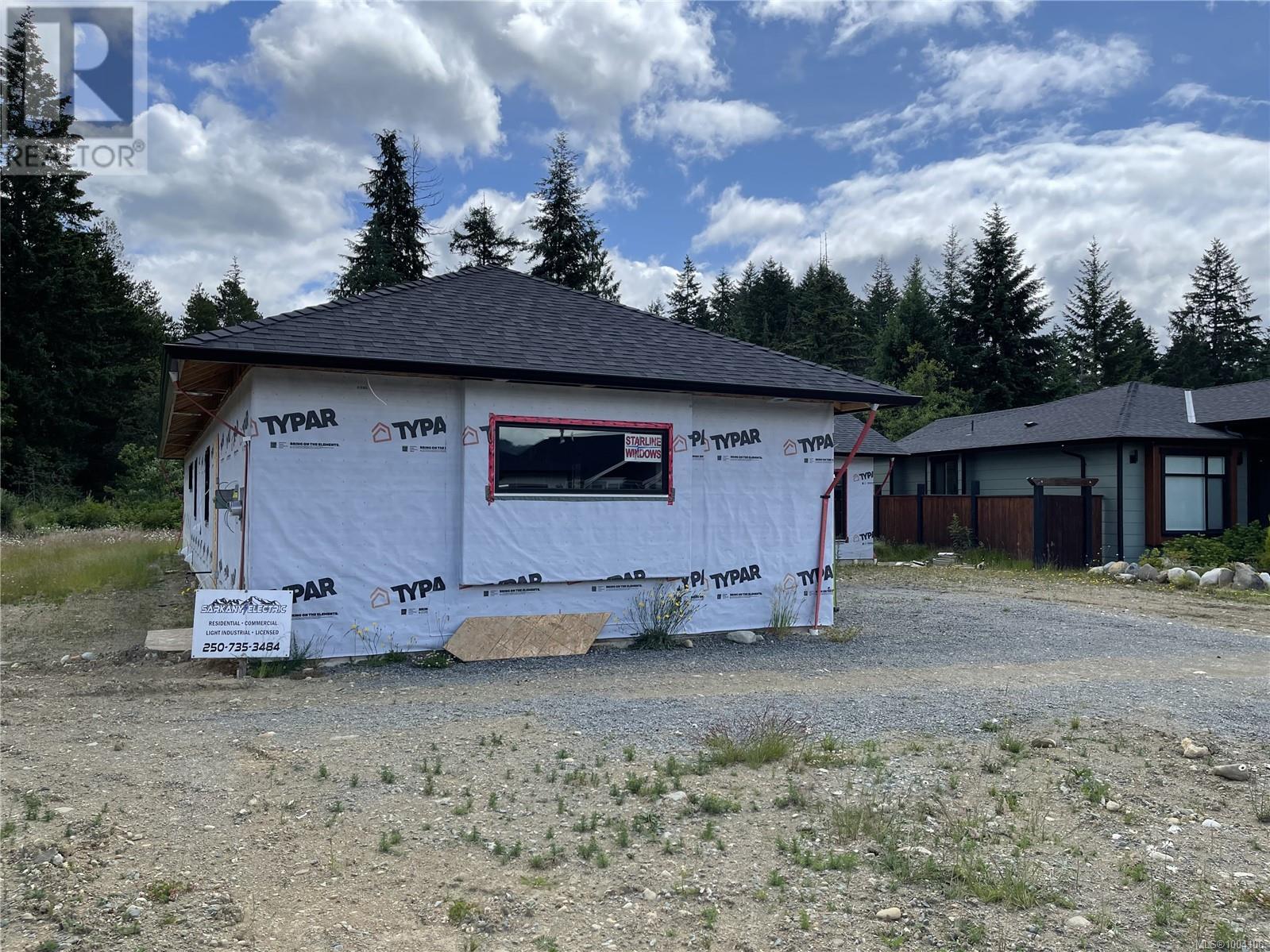 Property at 3036 Arbutus Dr image 5