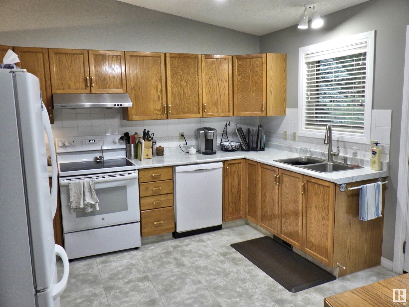 Property at 6530 158 AV NW image 4