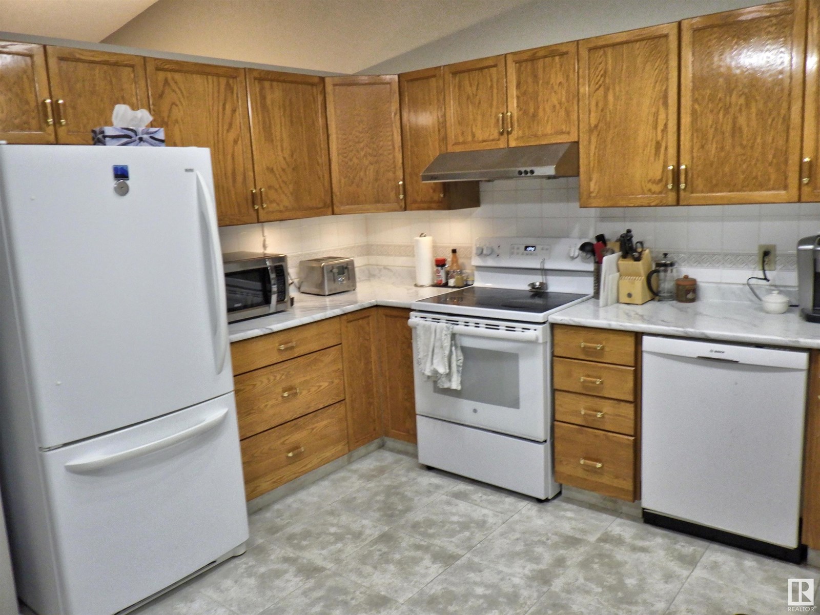 Property at 6530 158 AV NW image 5