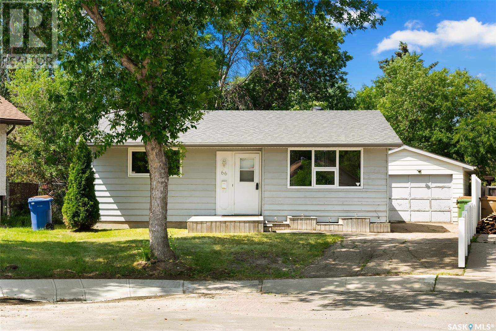 66 PEART CRESCENT, regina, Saskatchewan