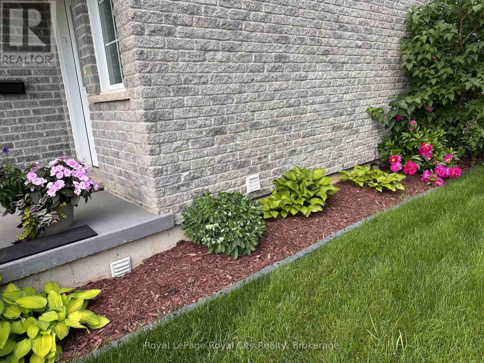 36 Green Street, Mapleton, Ontario  N0G 1P0 - Photo 3 - X12084892