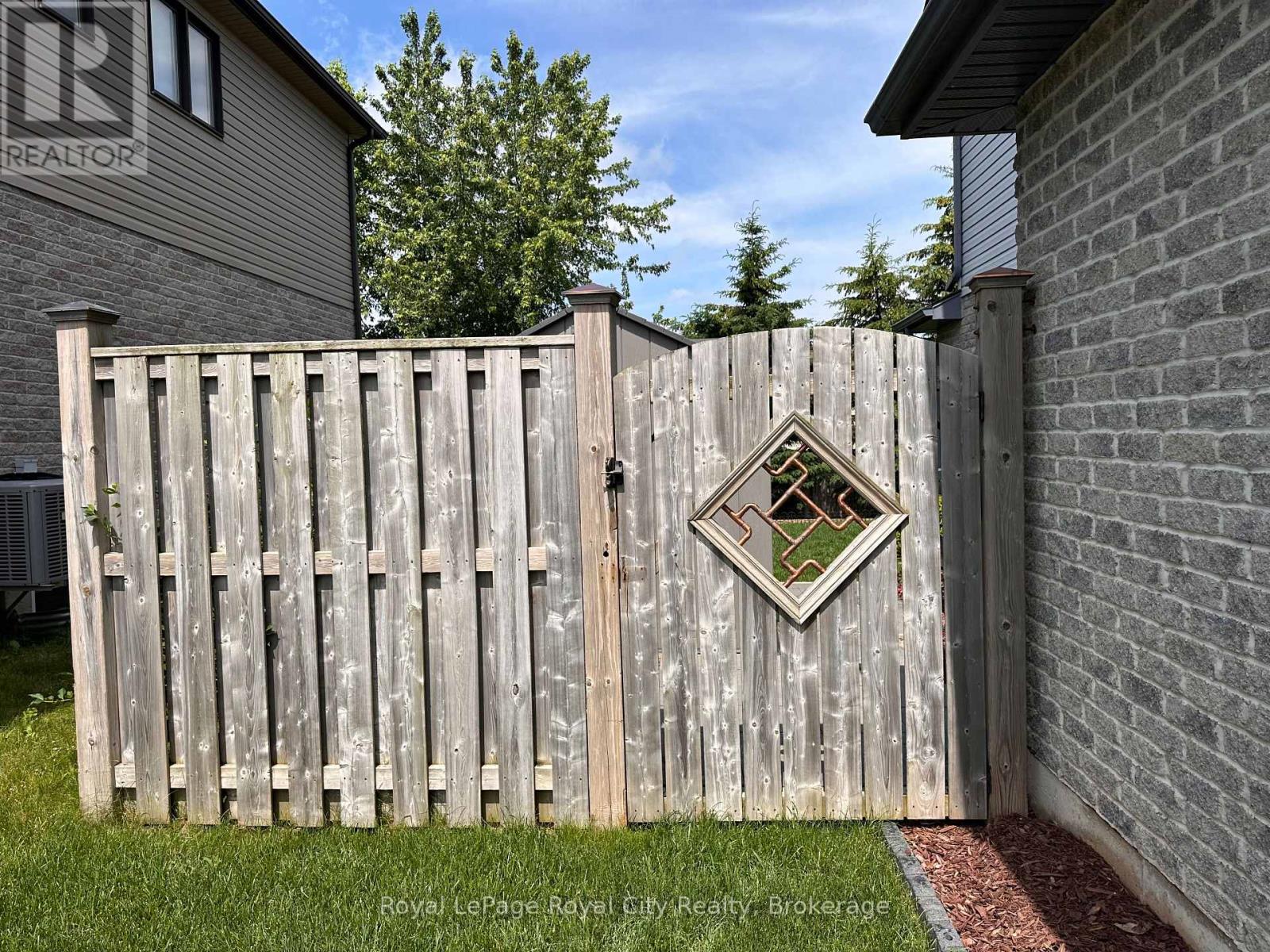 36 Green Street, Mapleton, Ontario  N0G 1P0 - Photo 31 - X12084892