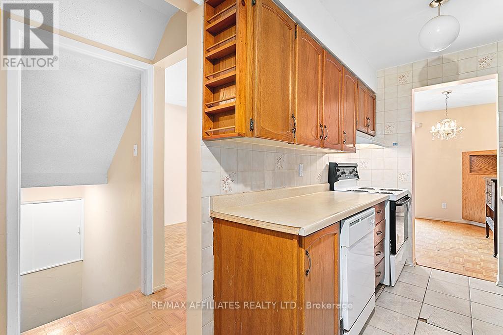 1911 Simard Drive, Ottawa, Ontario  K1C 3B9 - Photo 10 - X12232641