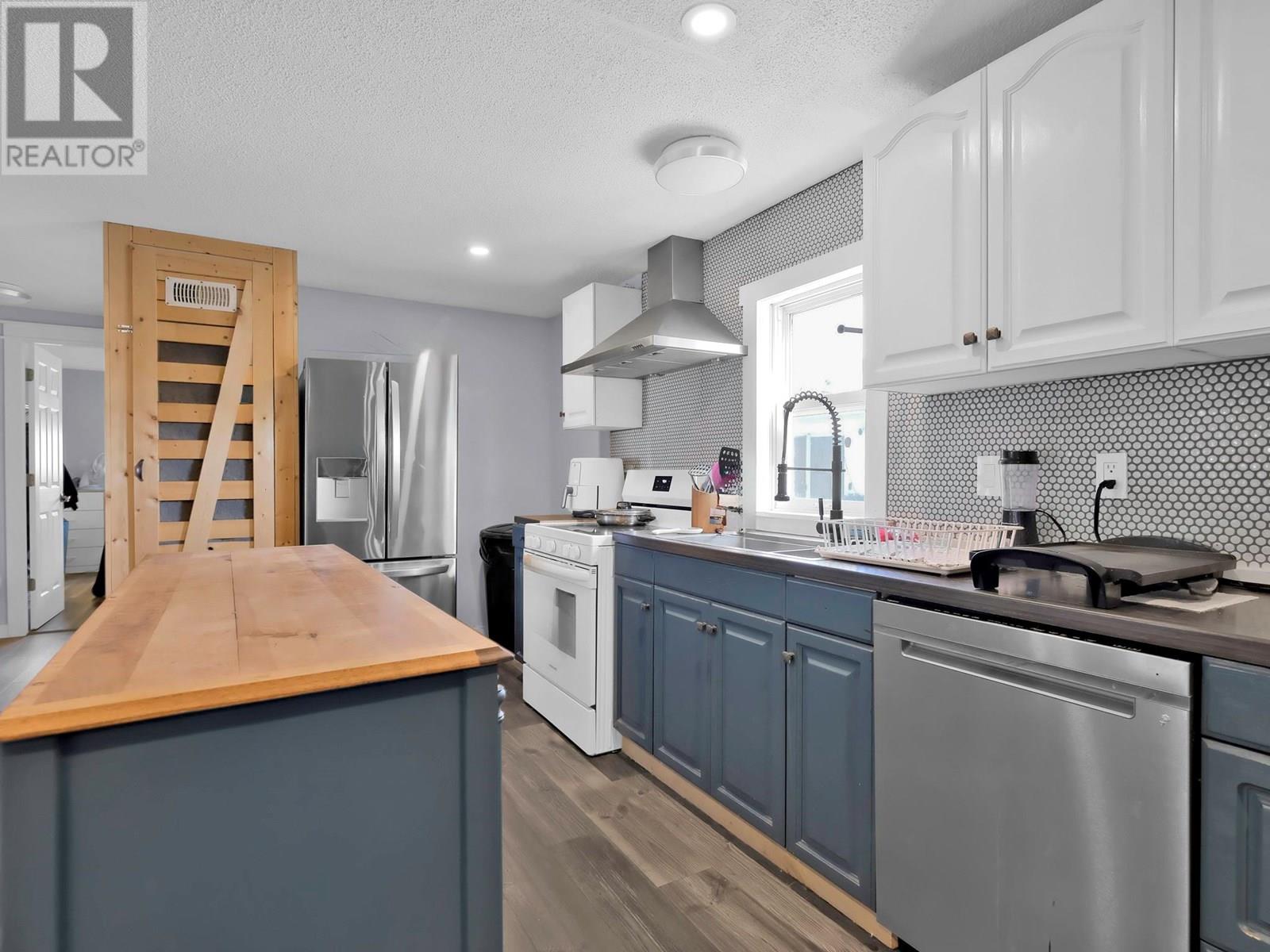 Property at 3381 Village Green Way Unit# 33 image 3