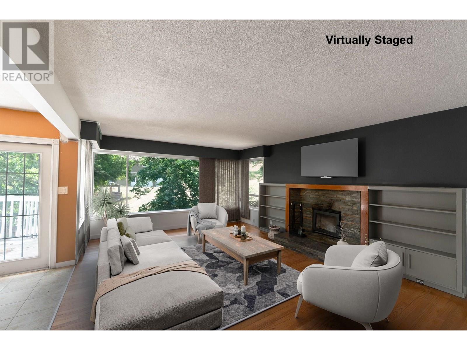 Property at 334 Clifton Road S image 2