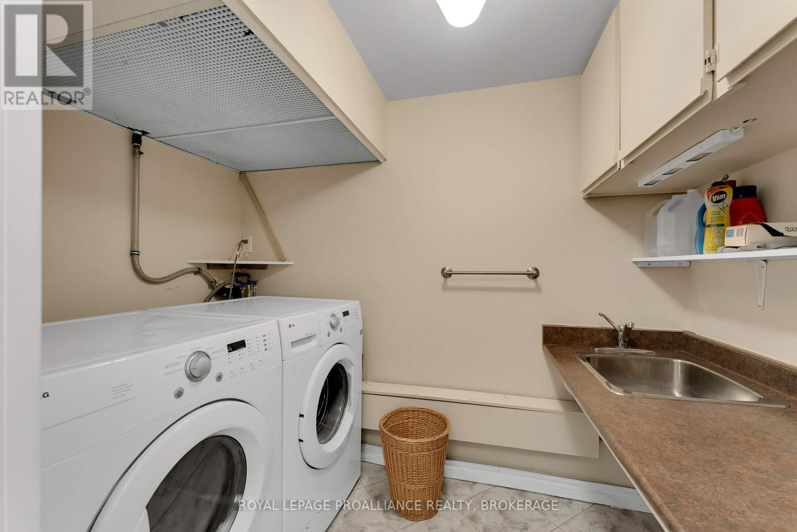 403 - 185 Ontario Street, Kingston, Ontario K7L 2Y7 - Photo 32 - X12235840