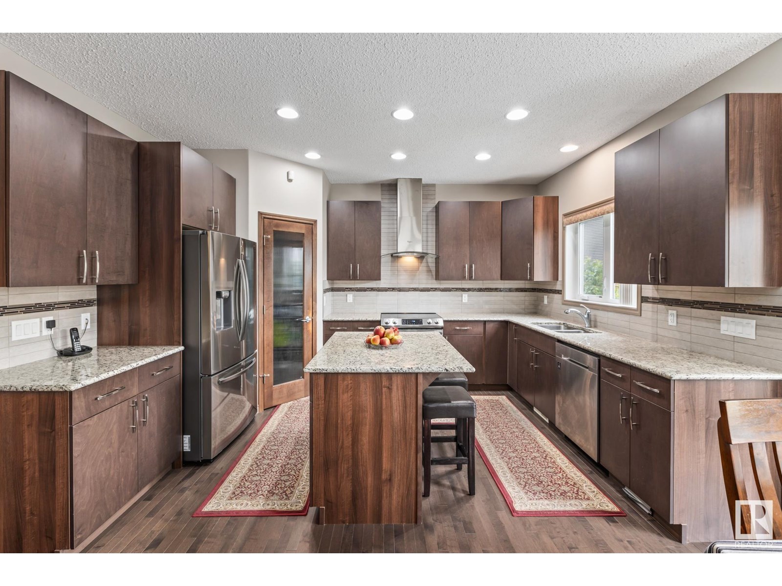 Property at 9520 206 ST NW image 3
