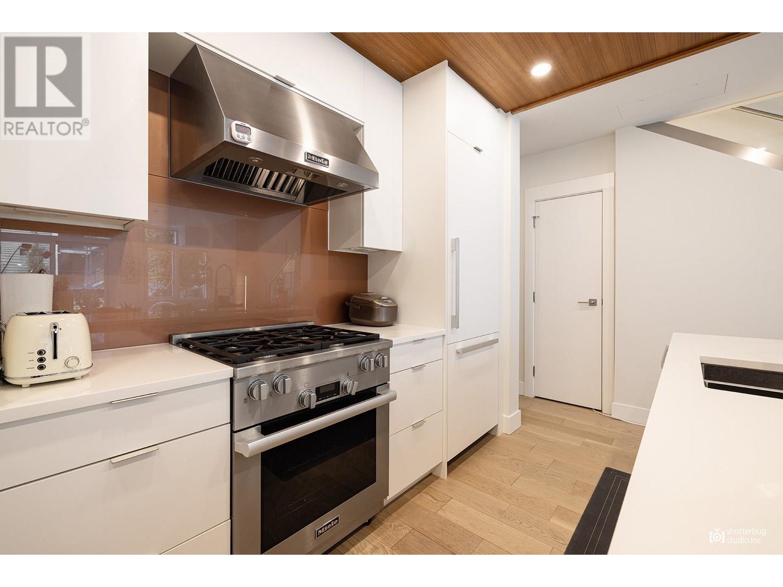 Listing Picture 8 of 26 : 104 6687 NELSON AVENUE, Vancouver / 溫哥華 - 魯藝地產 Yvonne Lu Group - MLS Medallion Club Member