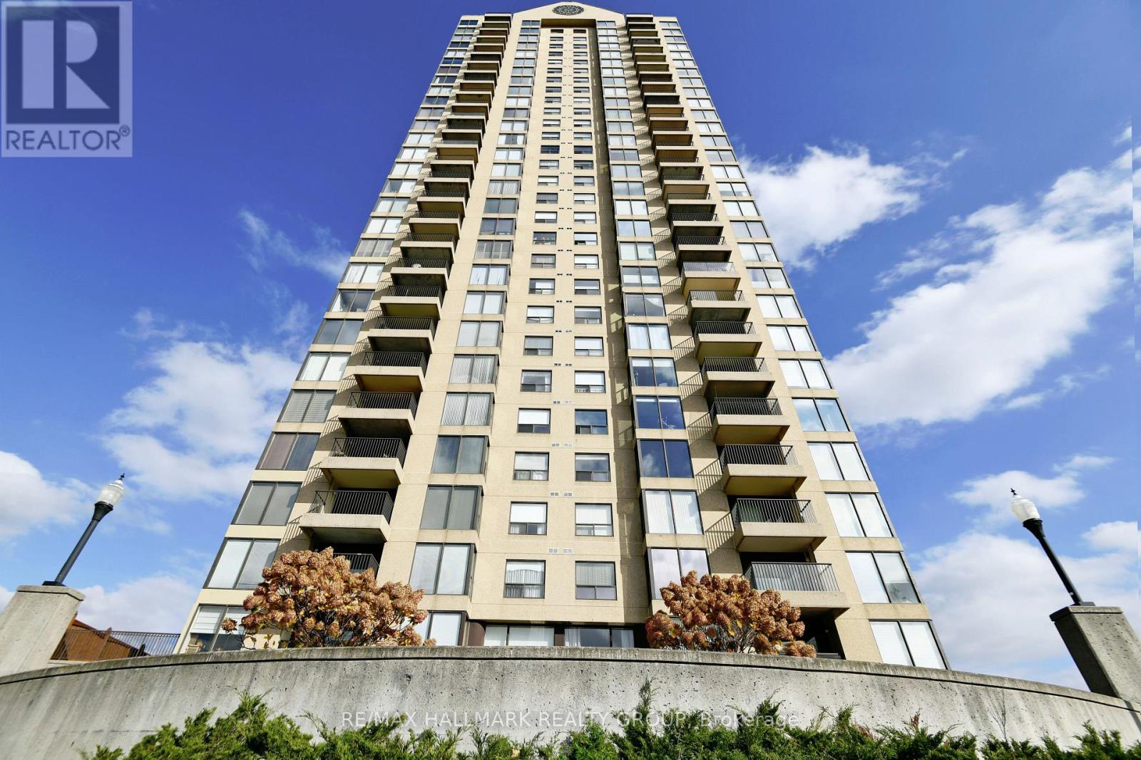503 - 545 St Laurent Boulevard, Ottawa, Ontario  K1K 4H9 - Photo 3 - X12235900