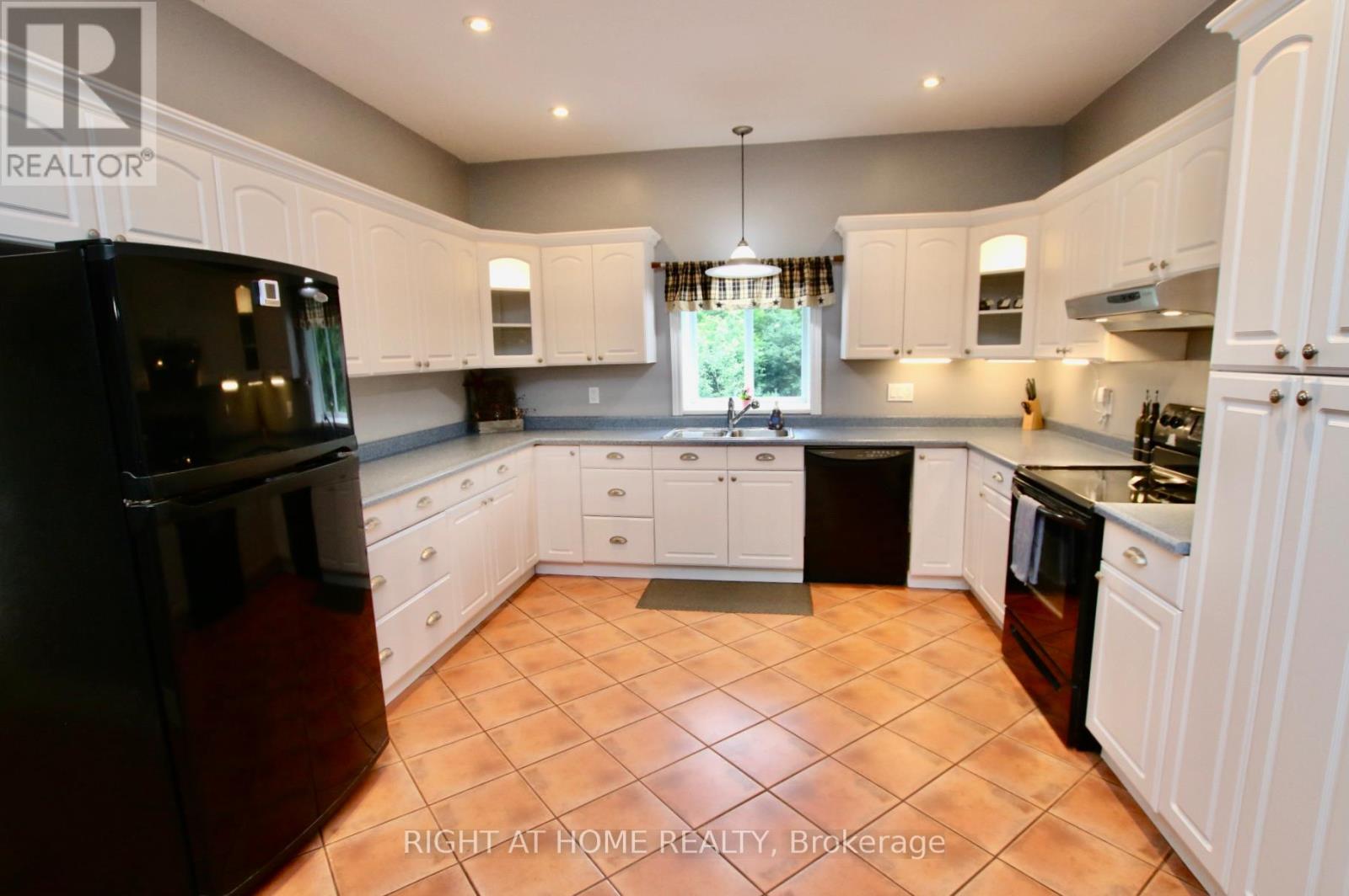 13928 Connaught Road S, North Dundas, Ontario  K0C 1H0 - Photo 12 - X12235911