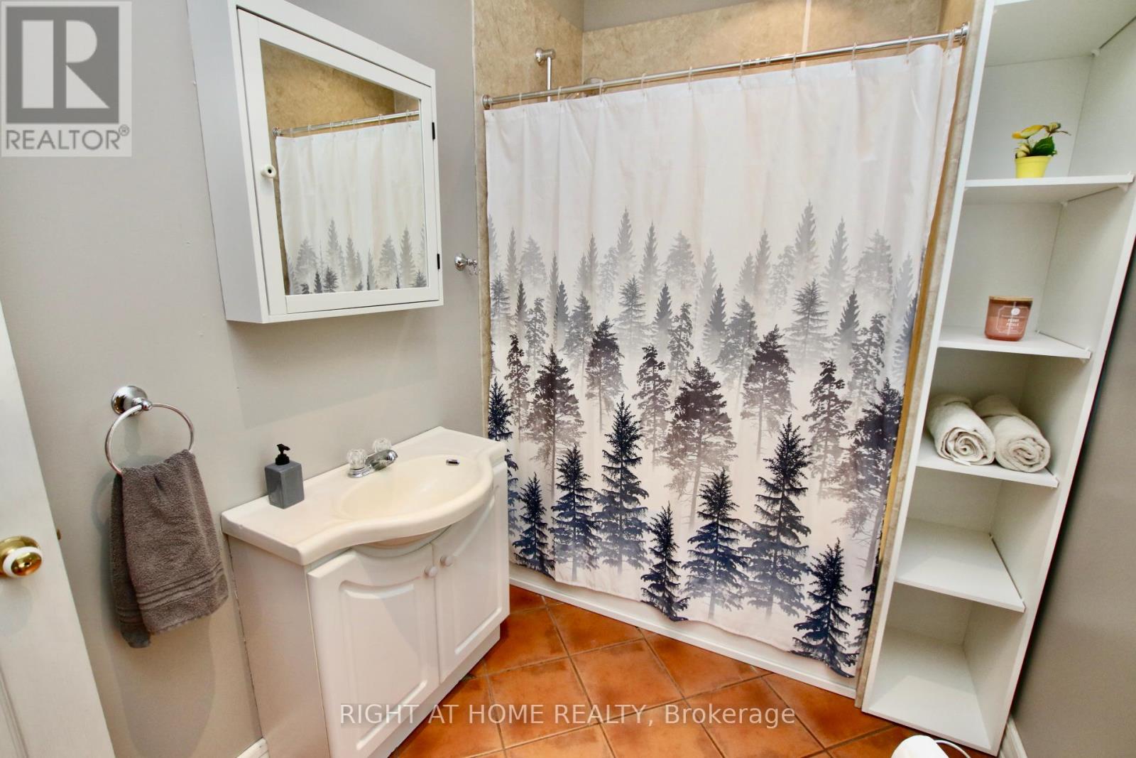 13928 Connaught Road S, North Dundas, Ontario  K0C 1H0 - Photo 18 - X12235911