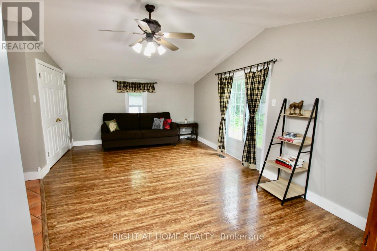 13928 Connaught Road S, North Dundas, Ontario  K0C 1H0 - Photo 9 - X12235911