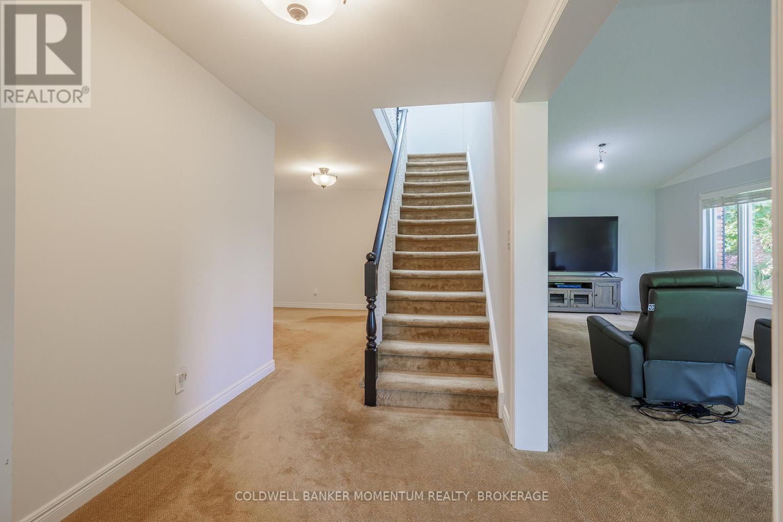 2115 Creek Road, Niagara-On-The-Lake, Ontario  L0S 1J0 - Photo 6 - X12235825