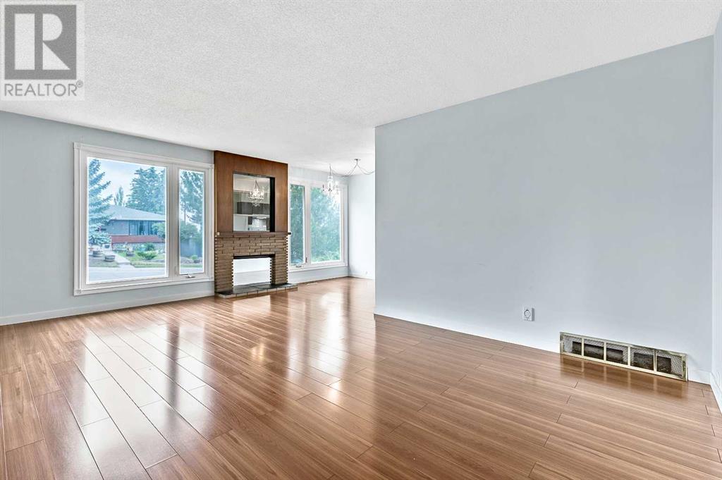 Property at 739 Sabrina Road SW image 3