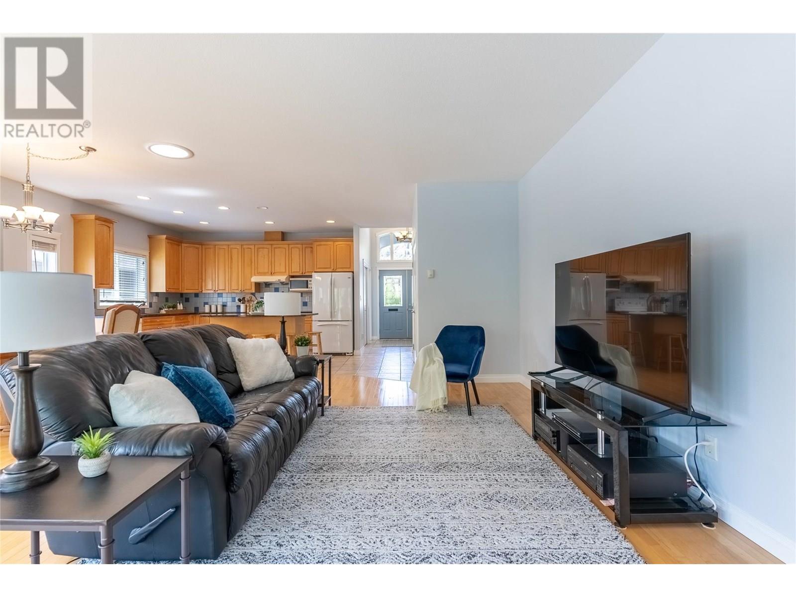 Property at 3727 OVERLANDER Drive image 5