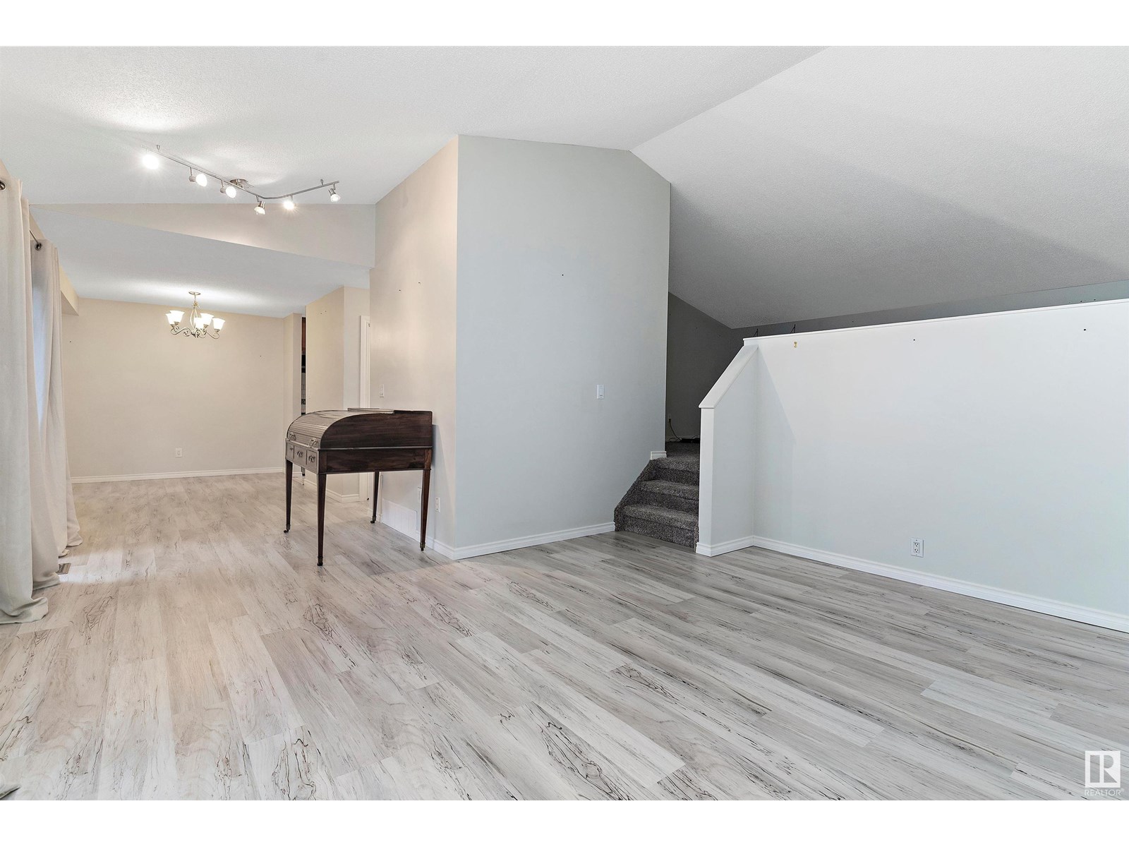 Property at #9 4630 17 AV NW image 3
