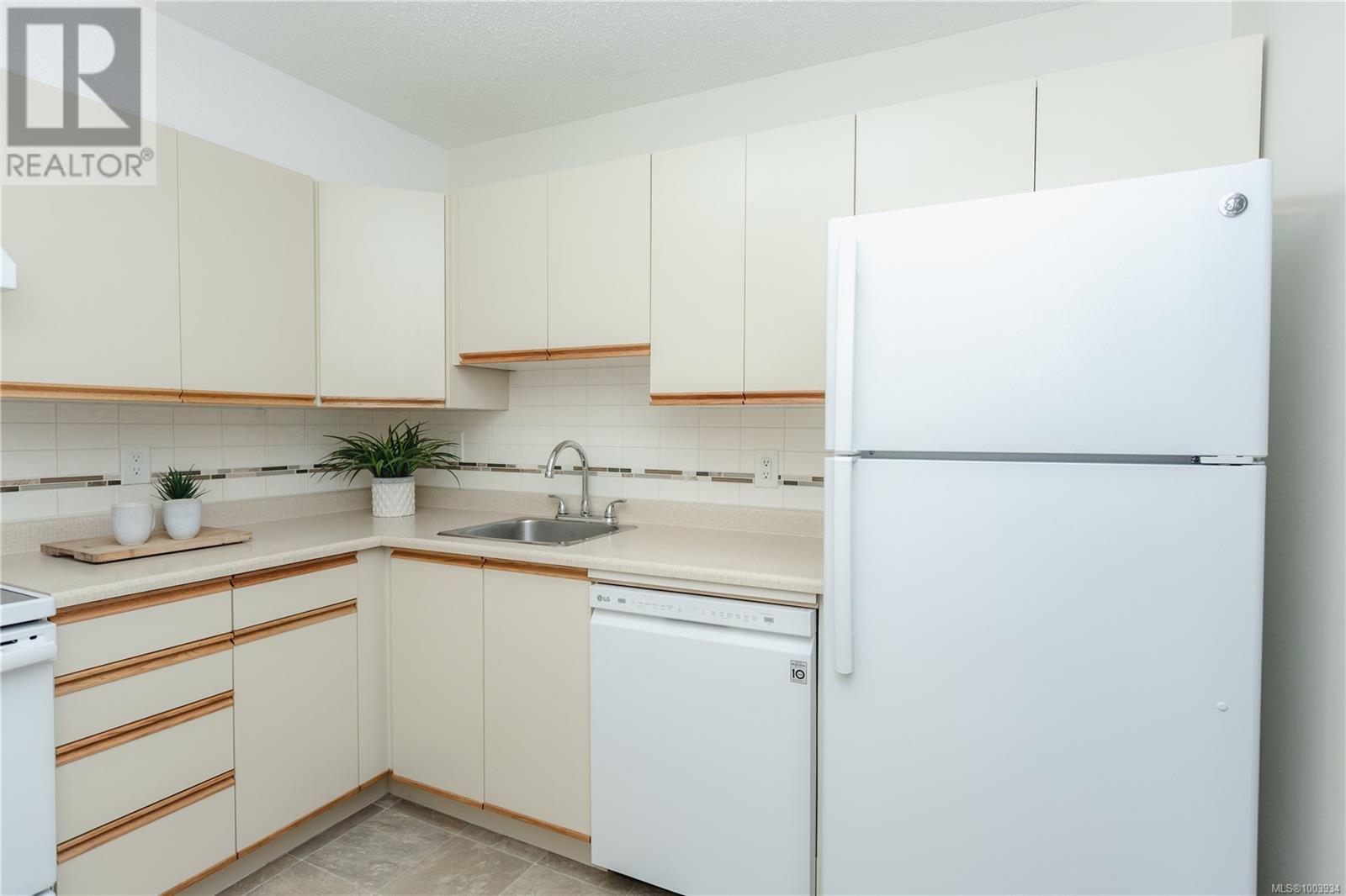 Property at 410 6715 Dover Rd image 3