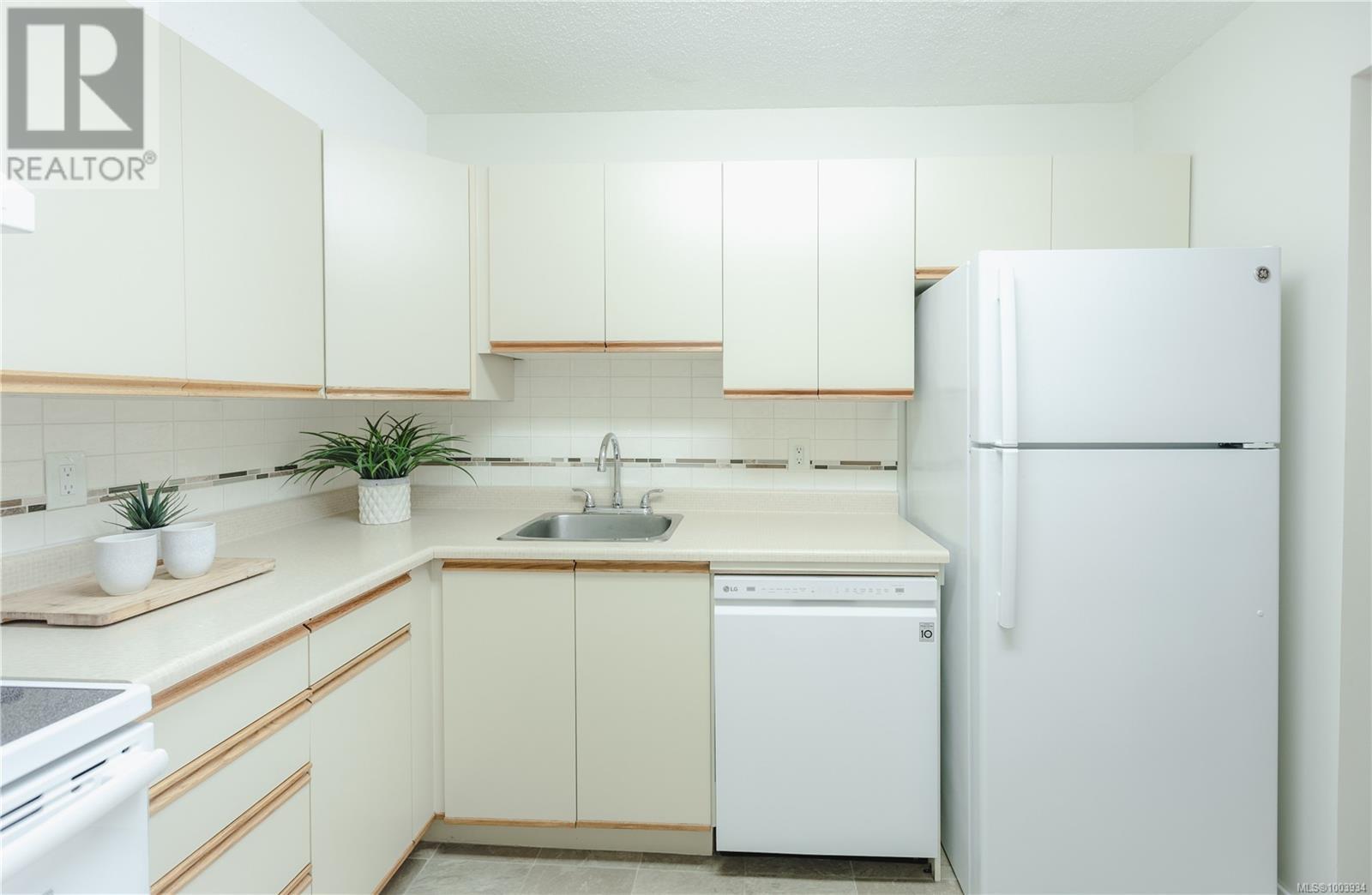 Property at 410 6715 Dover Rd image 4