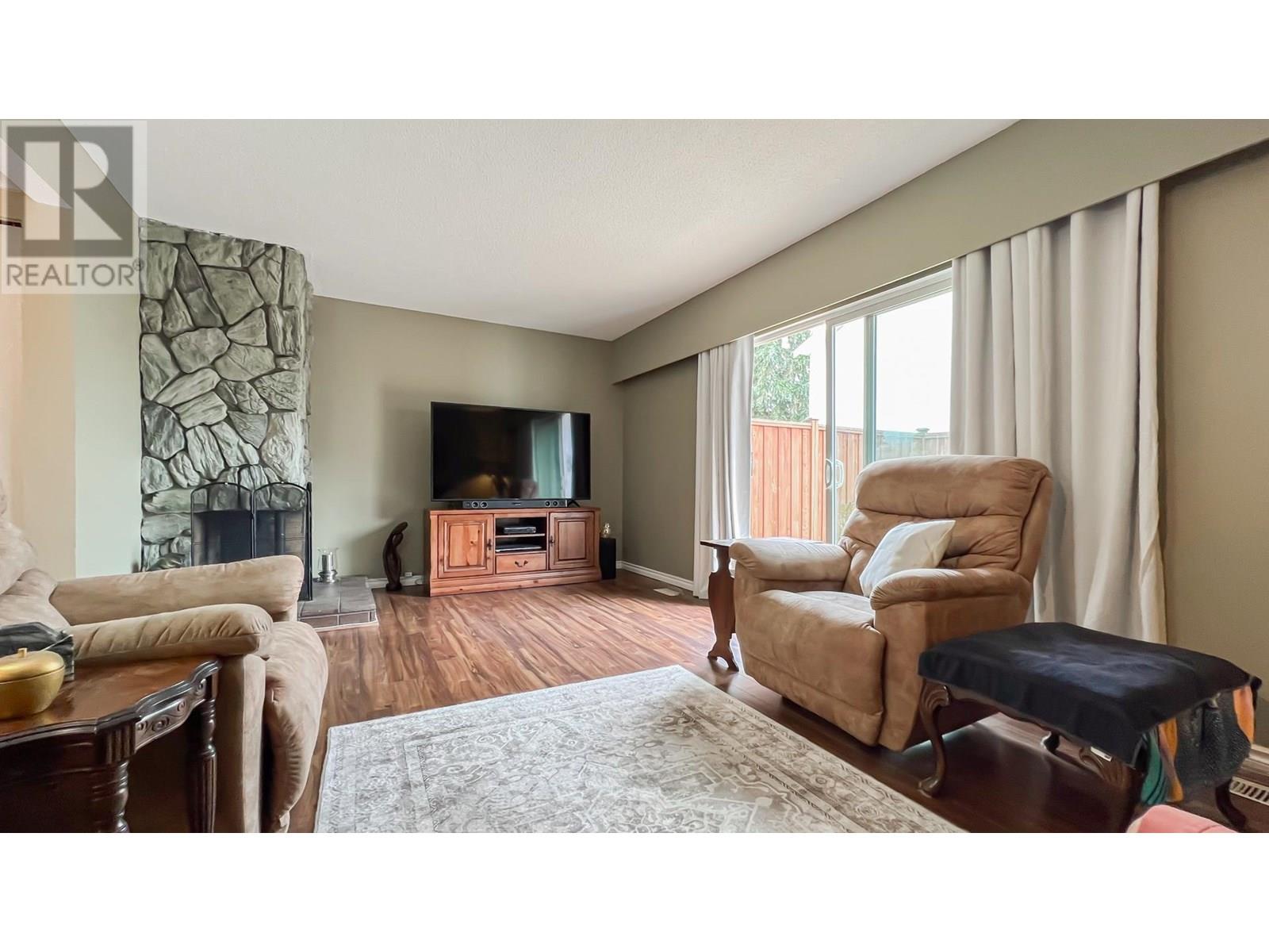 Property at 324 9411 GLENDOWER DRIVE image 3