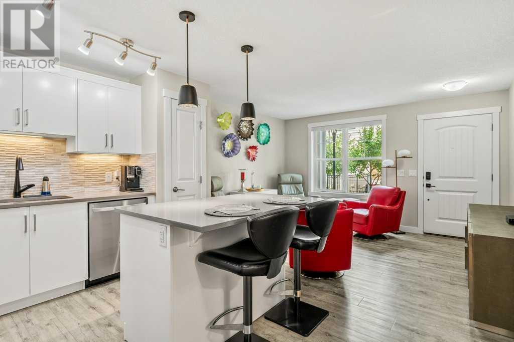 Property at 1007 Cranbrook Walk SE image 3