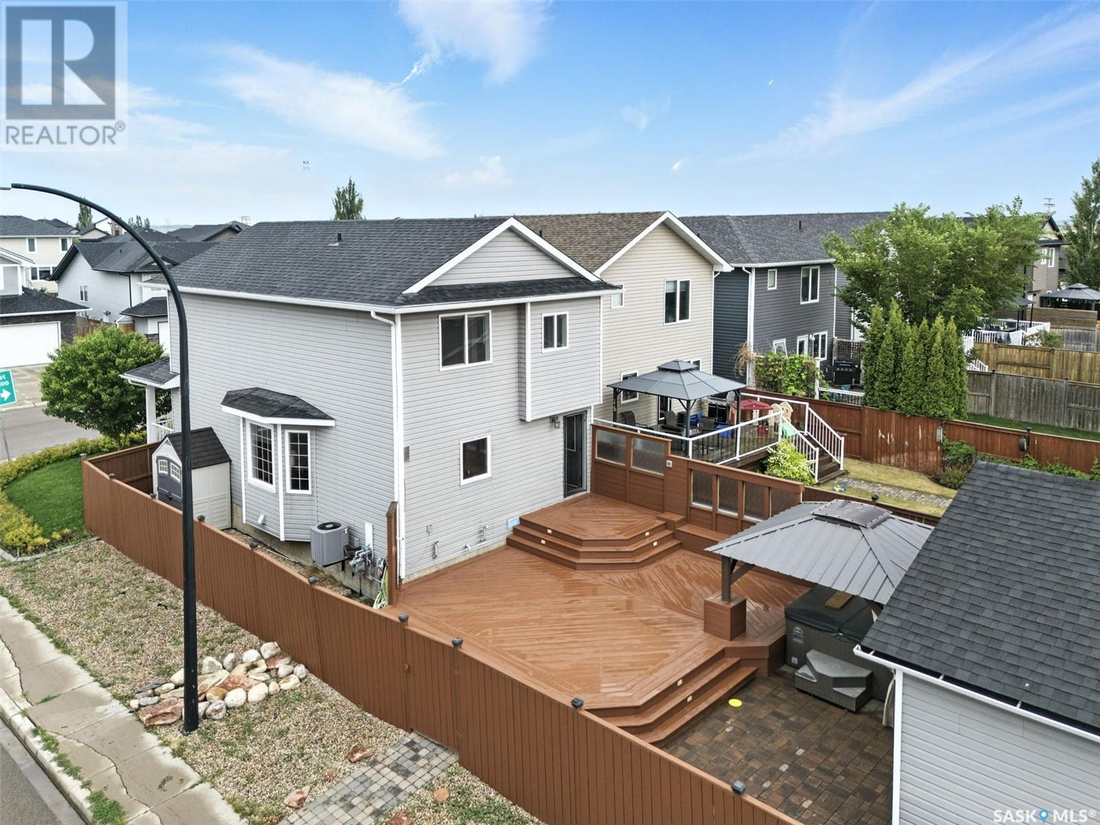 Property at 826 Padget CRESCENT image 3