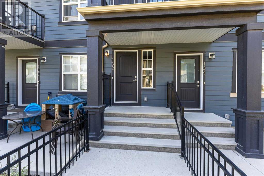 Property at 132 Evanscrest Gardens NW image 5