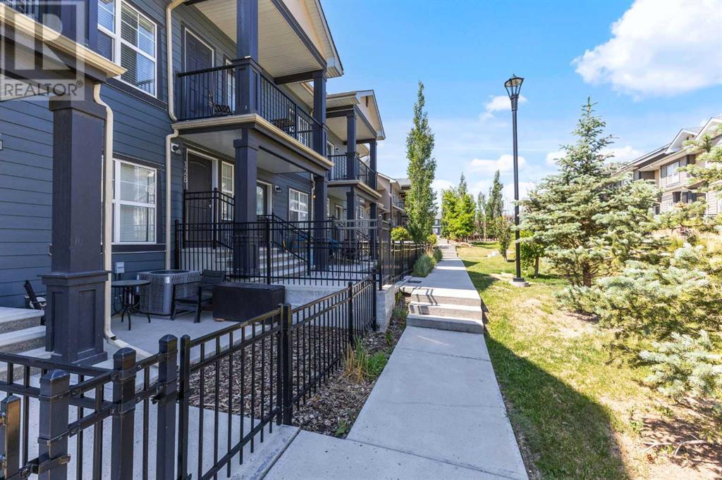 Property at 132 Evanscrest Gardens NW image 4