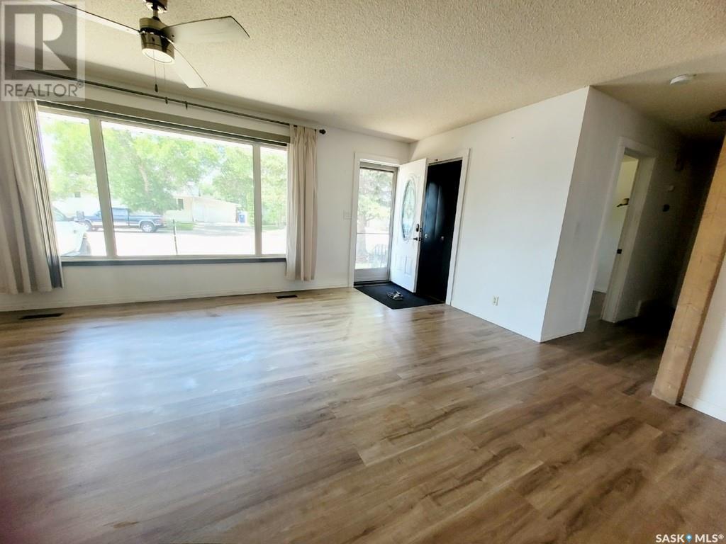 224 17th Street Ne, Weyburn, Saskatchewan  S4H 2P2 - Photo 7 - SK005538