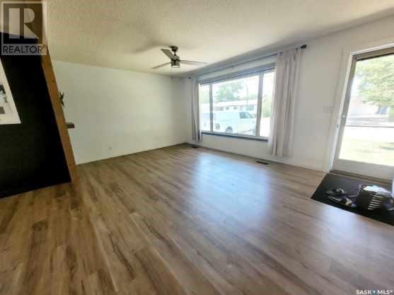 224 17th Street Ne, Weyburn, Saskatchewan  S4H 2P2 - Photo 6 - SK005538