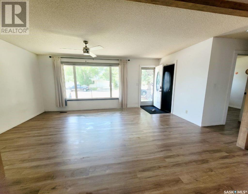 224 17th Street Ne, Weyburn, Saskatchewan  S4H 2P2 - Photo 5 - SK005538
