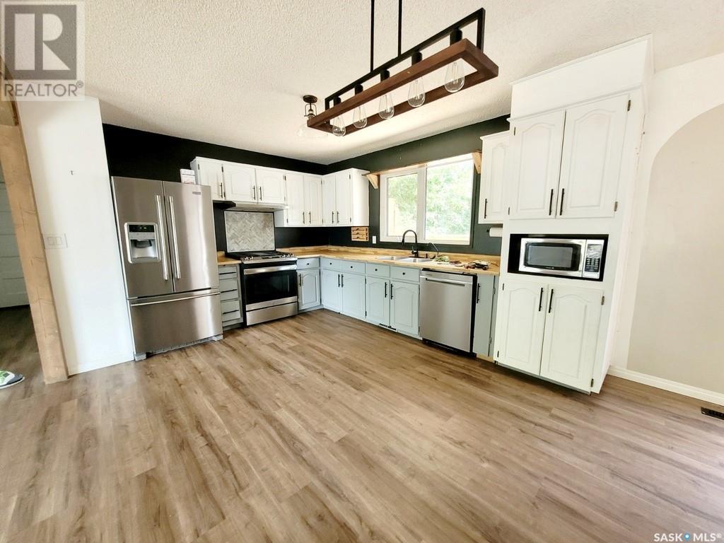 224 17th Street Ne, Weyburn, Saskatchewan  S4H 2P2 - Photo 4 - SK005538