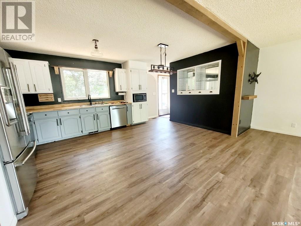 224 17th Street Ne, Weyburn, Saskatchewan  S4H 2P2 - Photo 3 - SK005538