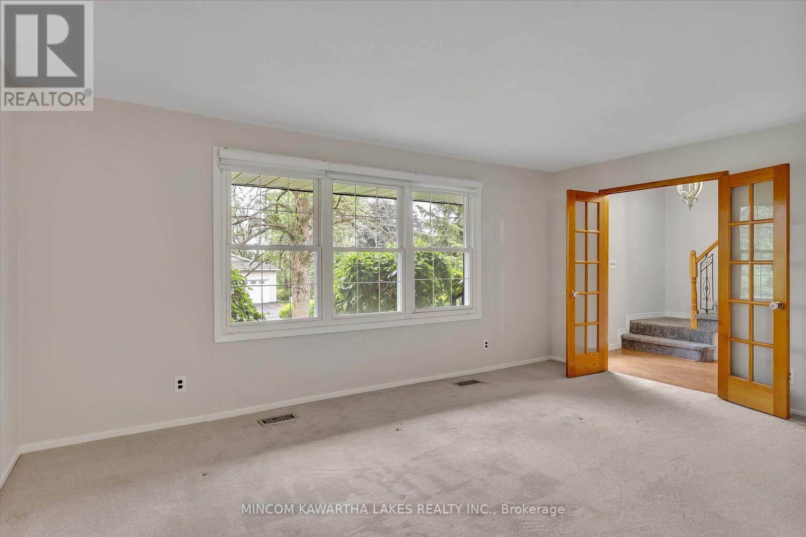 Property at 197 PATRICIA CRESCENT image 4