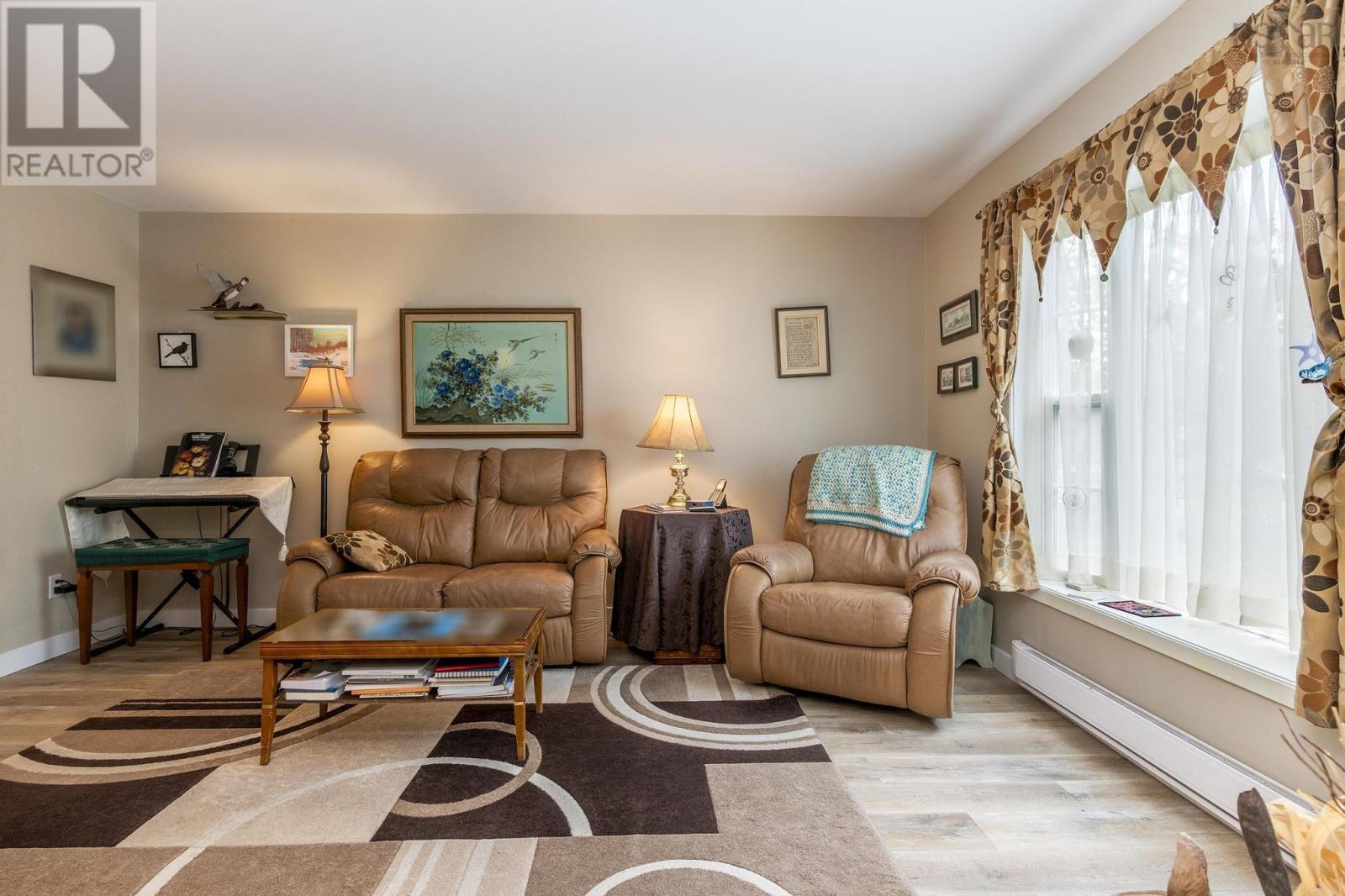 Property at 6 Sami Drive image 5