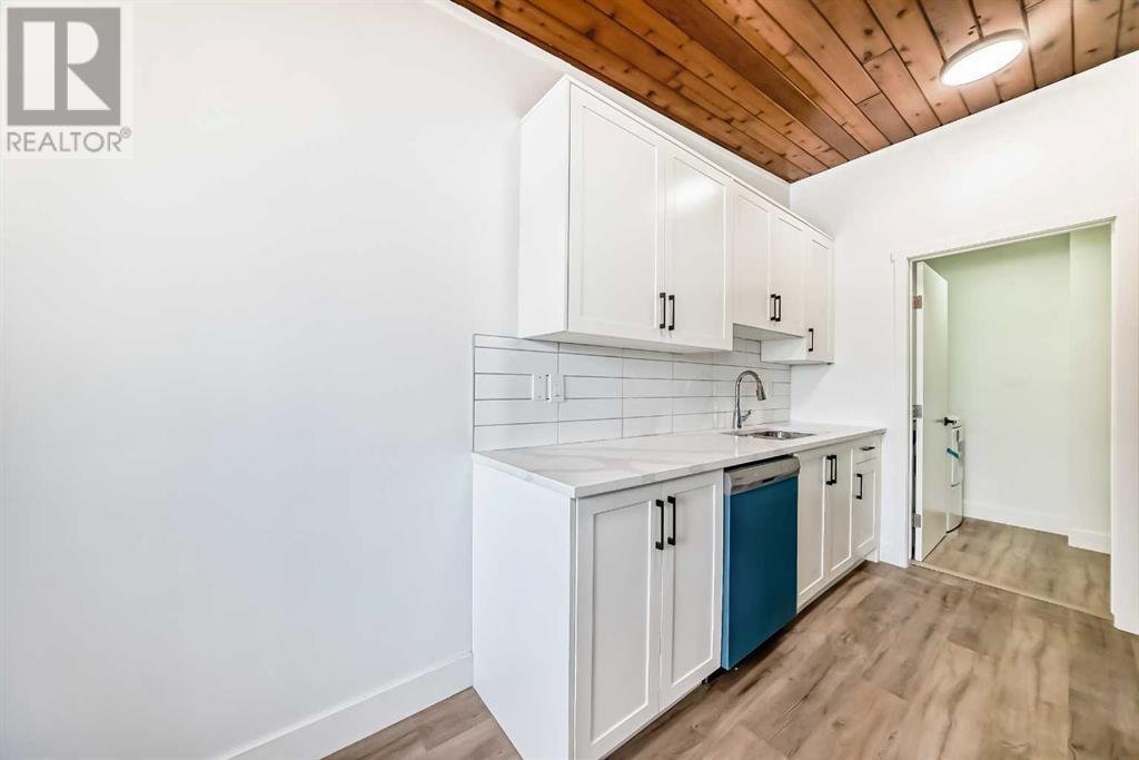 Property at B, 1415 44 Street SE image 2