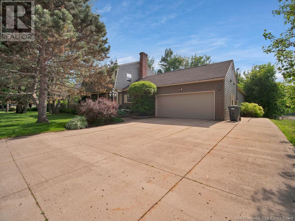 Property at 73 Fairway Boulevard image 3