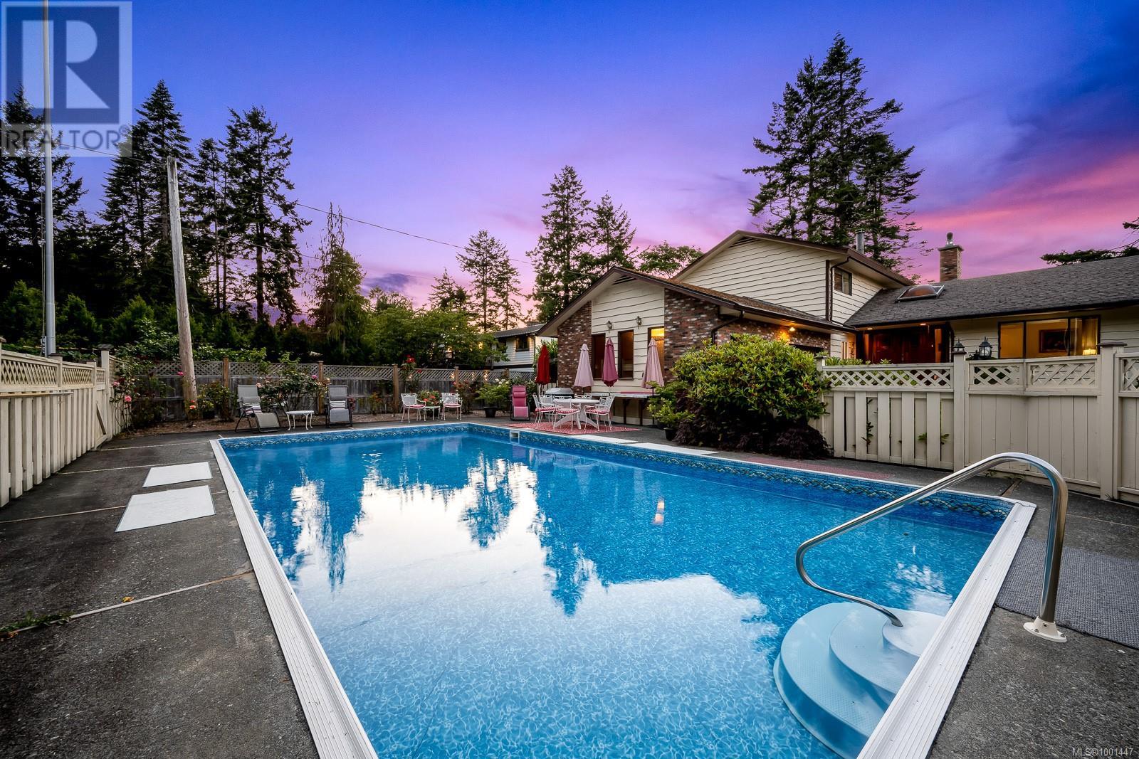 2376 Seabank Rd, Courtenay, British Columbia