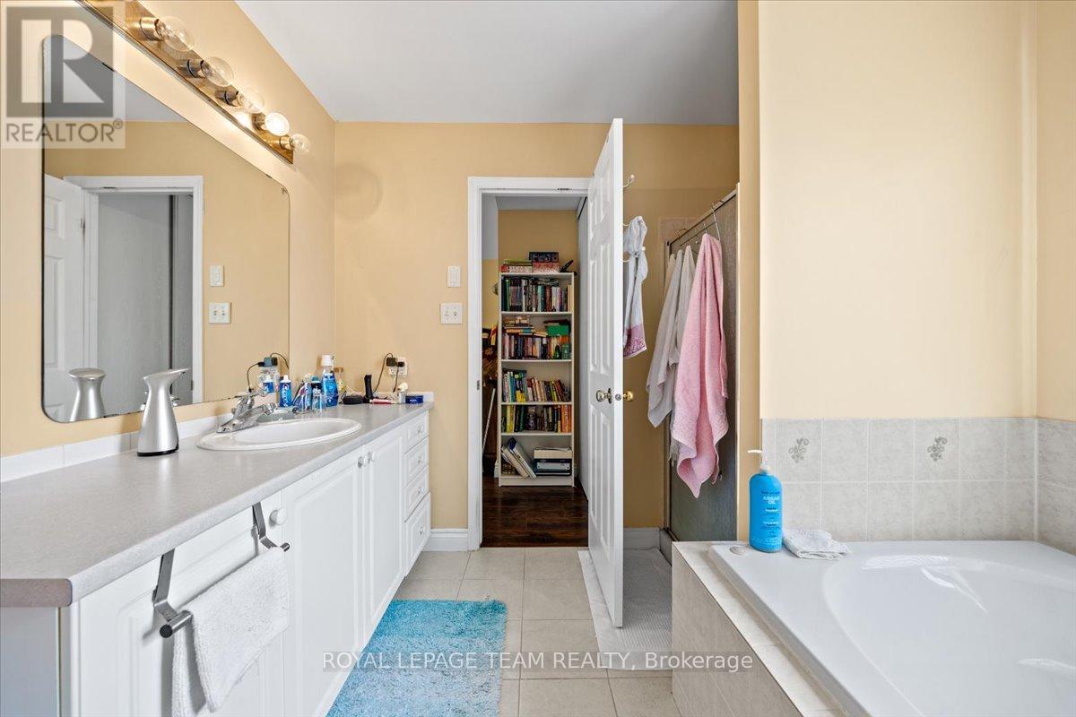12 Sunvale Way, Ottawa, Ontario  K2G 6Y2 - Photo 37 - X12236322