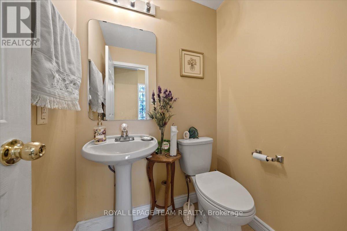 12 Sunvale Way, Ottawa, Ontario  K2G 6Y2 - Photo 6 - X12236322