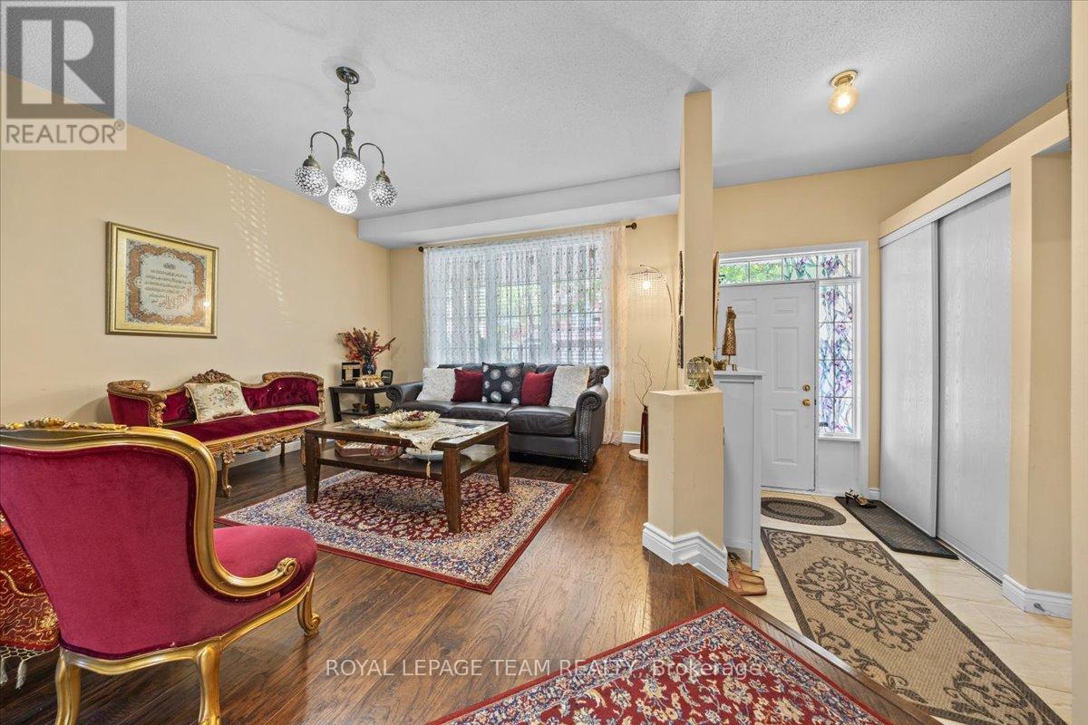 12 Sunvale Way, Ottawa, Ontario  K2G 6Y2 - Photo 7 - X12236322