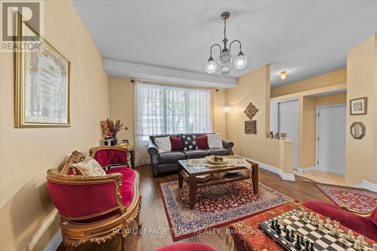 12 Sunvale Way, Ottawa, Ontario  K2G 6Y2 - Photo 8 - X12236322