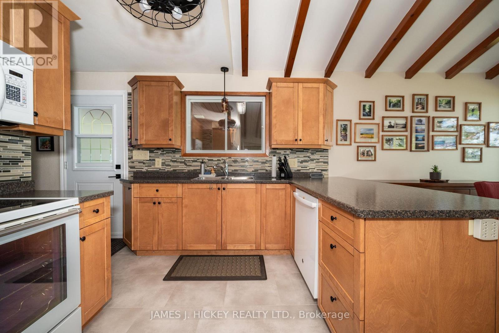 581 Rocky Point Lane, Deep River, Ontario  K0J 1P0 - Photo 7 - X12236278
