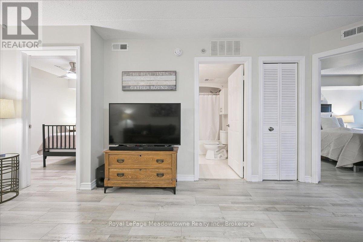 105 - 1450 Bishops Gate, Oakville, Ontario  L6M 4N1 - Photo 12 - W12236313